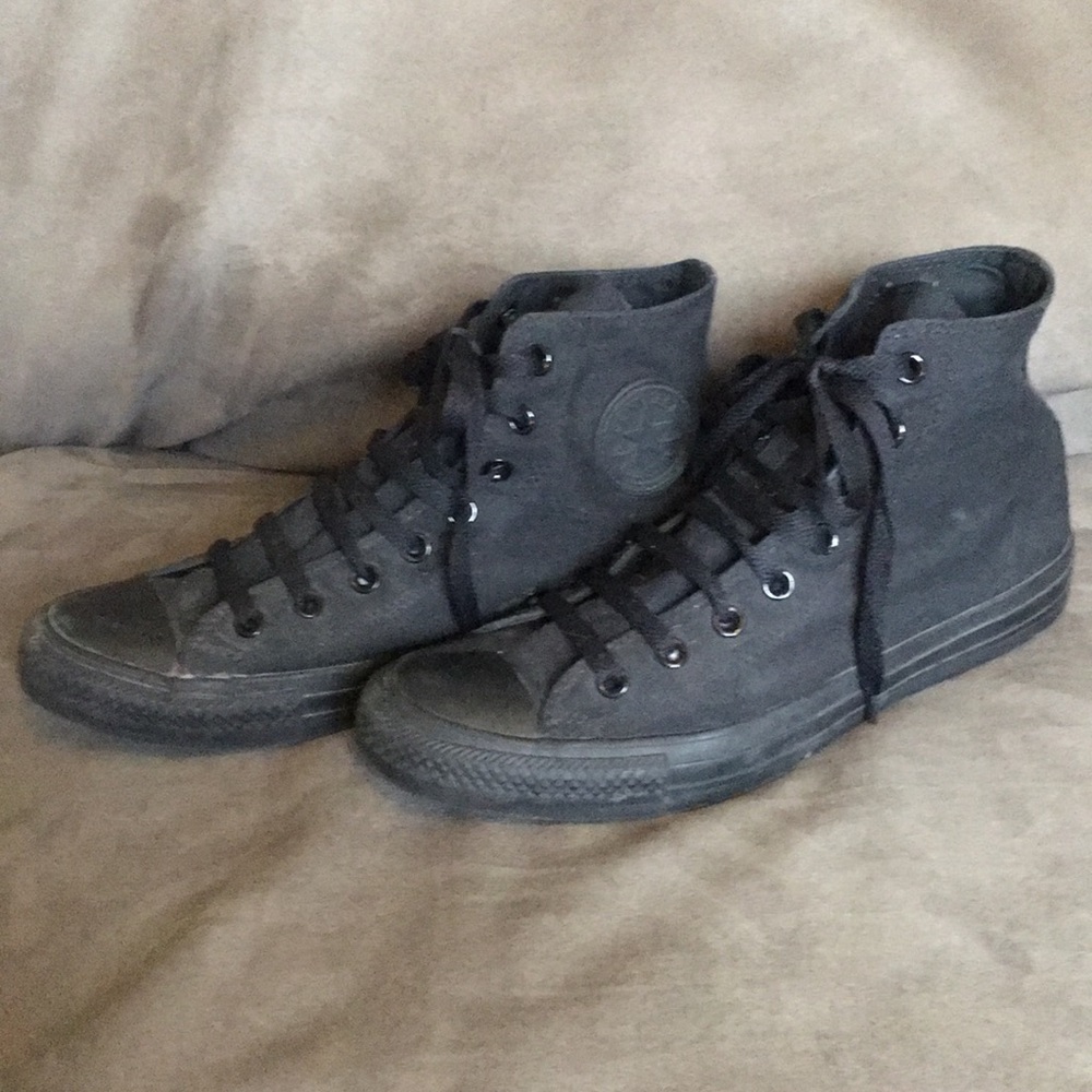 All black Converse hightop size 9